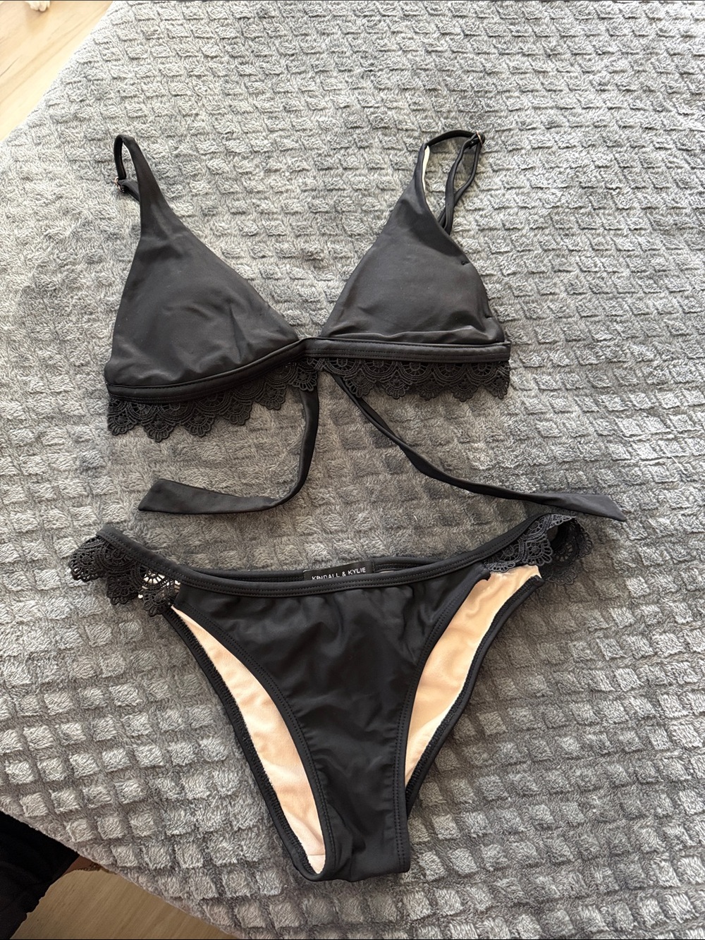 Kendall & Kylie Black Lace-Trim Triangle Bikini Set XS/M
